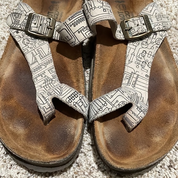 Naot Sandals White and Black - Picture 4 of 4